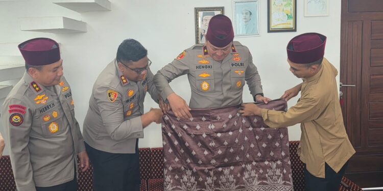 Silaturahmi Berkah, Kapolda Riau Sowan ke Ustadz Abdul Somad, Wakapolda Perkenalkan Diri, Kapolres Kampar Tegaskan Komitmen Kampar Aman