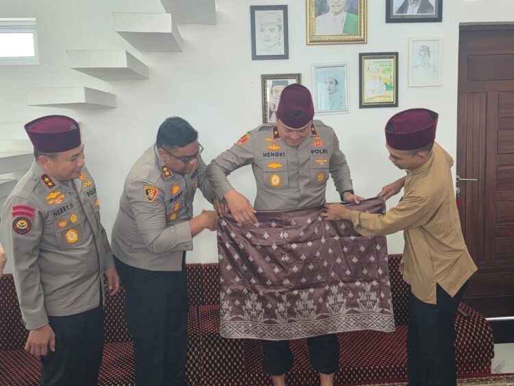 Silaturahmi Berkah, Kapolda Riau Sowan ke Ustadz Abdul Somad, Wakapolda Perkenalkan Diri, Kapolres Kampar Tegaskan Komitmen Kampar Aman