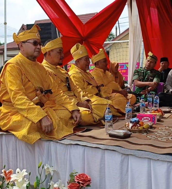 Raja Rambah ke-XI Hadiri Penabalan Junjungan Adat Kunto Darussalam, Tegaskan Persatuan Luhak di Rokan Hulu