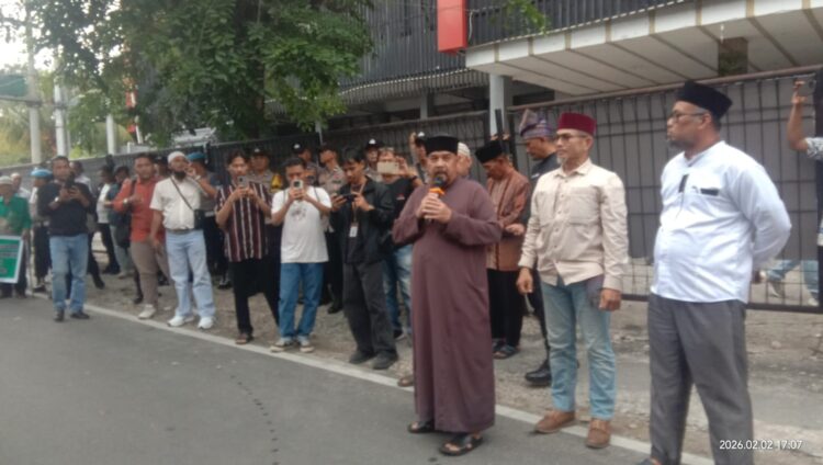 Ratusan Masa Gelar Aksi Unjuk Rasa di Depan Paragon KTV,Imbas dari Dugaan Kontes kecantikan Waria