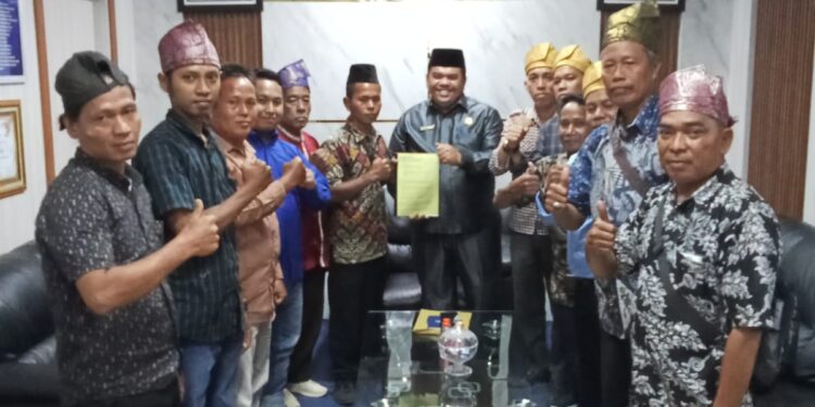 PAHAMI Sampaikan Aspirasi Perda Masyarakat Adat Kepada Ketua DPRD INHU