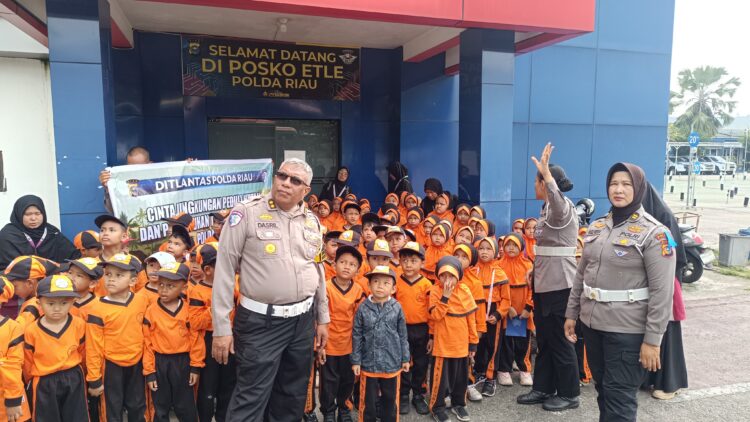 Ditlantas Polda Riau Gelar Polisi Sahabat Anak dan Green Policing, Tanamkan Kesadaran Tertib Lalu Lintas Sejak Dini