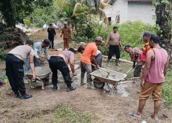 Gotong Royong Polsek Kabun dan Warga, Jembatan Titi Desa Giti Segera Rampung