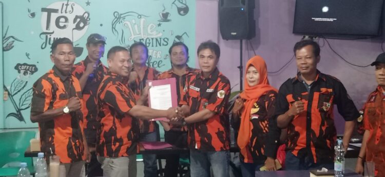 Penyerahan SK Pemuda Pancasila Ranting Kelurahan Industri Tenayan