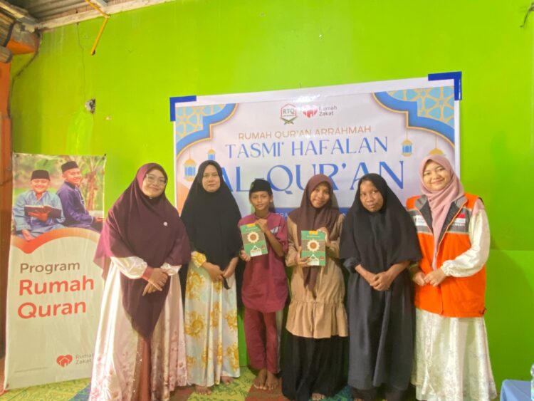 Kado Istimewa Jelang Ramadan: Dua Santri RQ Arrahmah Tuntaskan Tasmi’ Juz 30