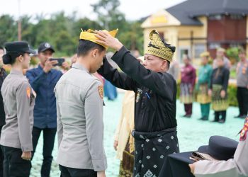 11 ribu Anggota Polda Riau Serentak Menggunakan Tanjak