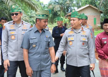 Kapolda Riau Kunjungi Pembangunan Jembatan di Desa Lubuk Agung, 