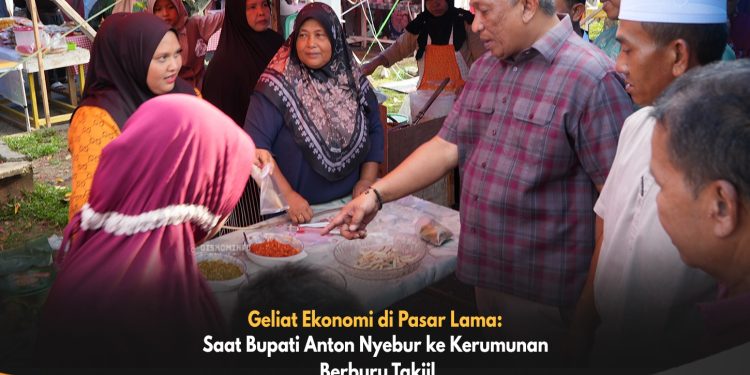 Geliat Ekonomi di Pasar Lama: Saat Bupati Anton Nyebur ke Kerumunan Berburu Takjil