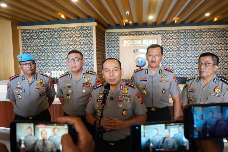 Seluruh Personel Polda Riau dan Polres hingga Polsek Jajaran Secara Serentak Melaksanakan Tes Urine