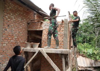 Sentuhan Kepedulian TMMD ke-127, Dak Cor Kamar Mandi Mulai Terpasang di Rumah Ibu Sarianis 