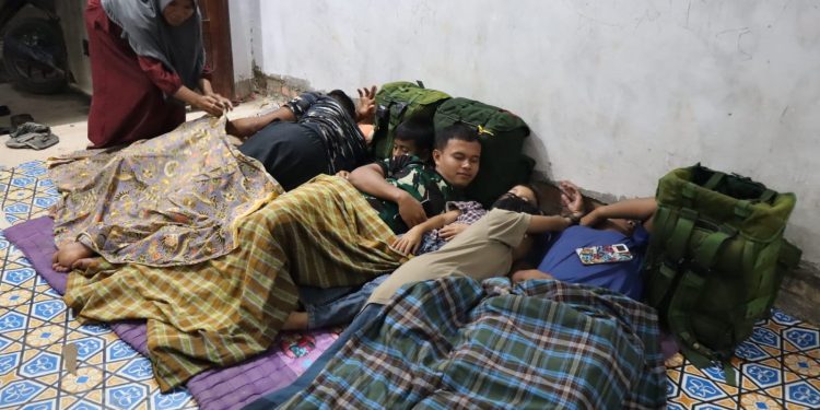 Rumah Ibu Imayenis Jadi Rumah Kedua, Kehangatan Satgas TMMD Kodim 0301/Pekanbaru Terasa Nyata