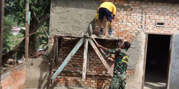 Rehab RTLH Rumah Almarhum Yudarfis, Wujud Kepedulian TMMD Ke-127 Kodim 0301/Pekanbaru