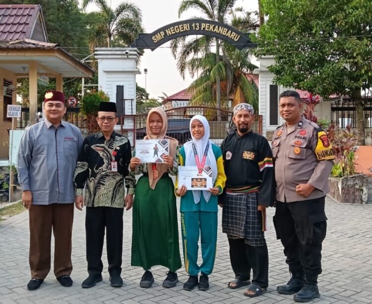 Aisyah Putri Andina,Siswi SMPN 13 kota Pekanbaru, Atlet perguruan Silat Tuah Sakti