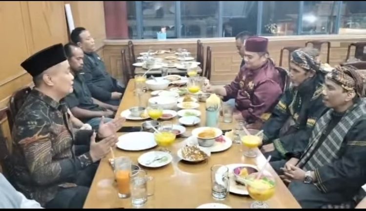 Jalin Silahturahmi di Bulan Suci,Ketua Umum Silat Tuah Sakti Buka Bersama Dengan Ketua IPSI Bukittinggi 