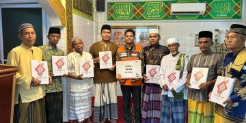 Rumah Zakat Salurkan Puluhan Paket Syiar Al-Qur’an untuk Lansia di Musholla Al-Fitrah Sukajadi