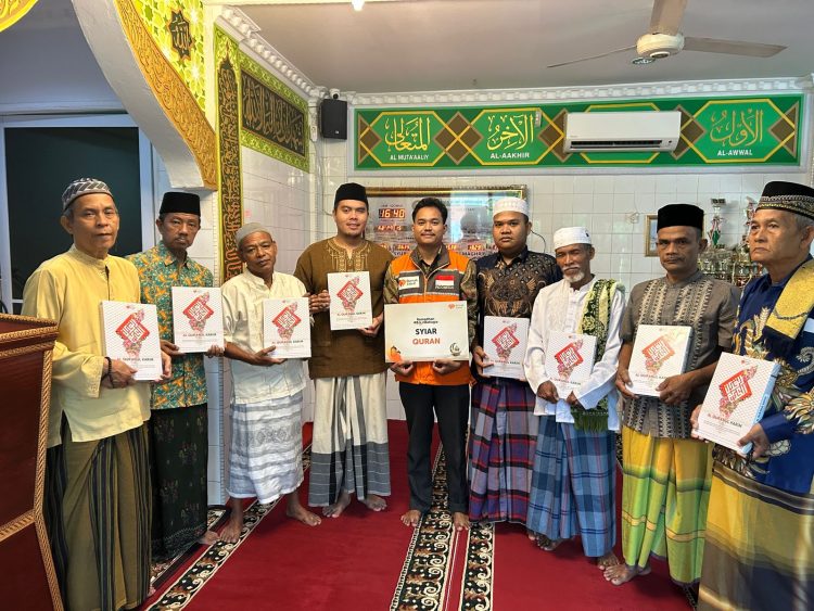 Rumah Zakat Salurkan Puluhan Paket Syiar Al-Qur’an untuk Lansia di Musholla Al-Fitrah Sukajadi