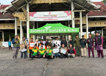 Sinergi Kebaikan Jilid 2: Rumah Zakat Bersama Kemenag dan BAZNAS Riau Bagikan Takjil di Depan MTQ