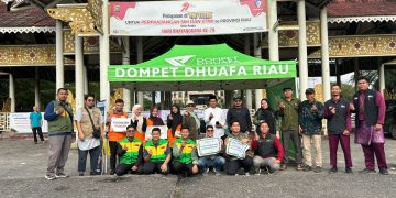 Sinergi Kebaikan Jilid 2: Rumah Zakat Bersama Kemenag dan BAZNAS Riau Bagikan Takjil di Depan MTQ