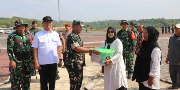 500 Paket Sembako Warnai Penutupan TMMD ke-127 Kodim 0301/Pekanbaru, Wujud Kepedulian TNI untuk Warga Tenayan Raya