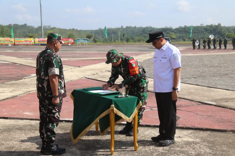 Kasdam XIX/Tuanku Tambusai Tutup TMMD ke-127 di Kota Pekanbaru