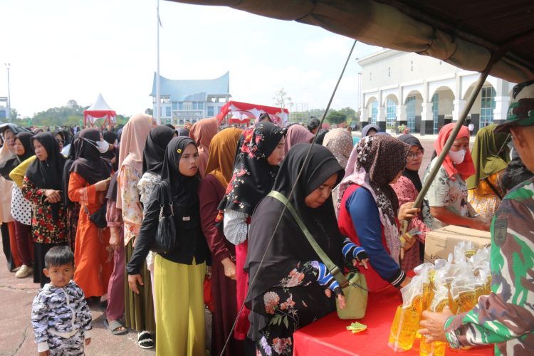 Bazar Pangan Murah dan Pengobatan Gratis Warnai Penutupan TMMD ke-127
