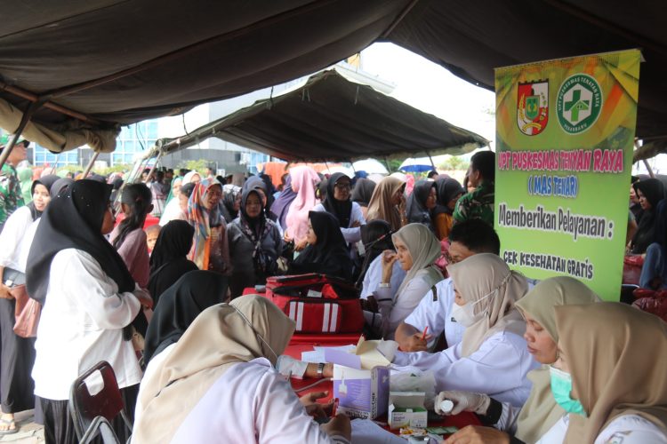 Penutupan TMMD ke-127, Kodim 0301/Pekanbaru Hadirkan Bazar Pangan Murah dan Pengobatan Gratis