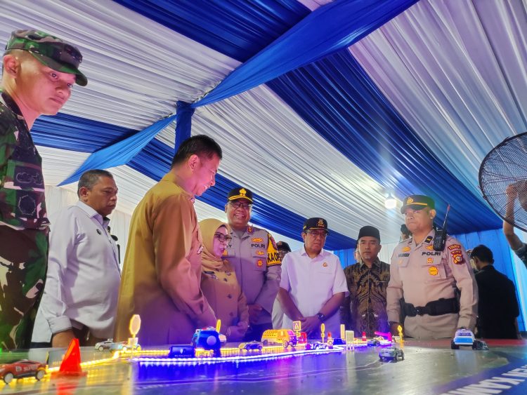 Kapolres Kampar Dampingi Bupati dan Forkopimda Tinjau Pos Terpadu Lebaran, Pastikan “Mudik Aman, Keluarga Bahagia” Terwujud