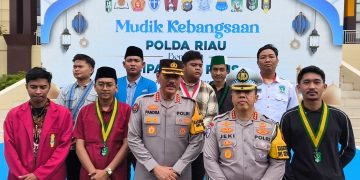 Mudik Aman, Keluarga Bahagia: Polda Riau dan Cipayung Plus Berangkatkan Ratusan Pemudik dengan Pengawalan Hingga Tujuan