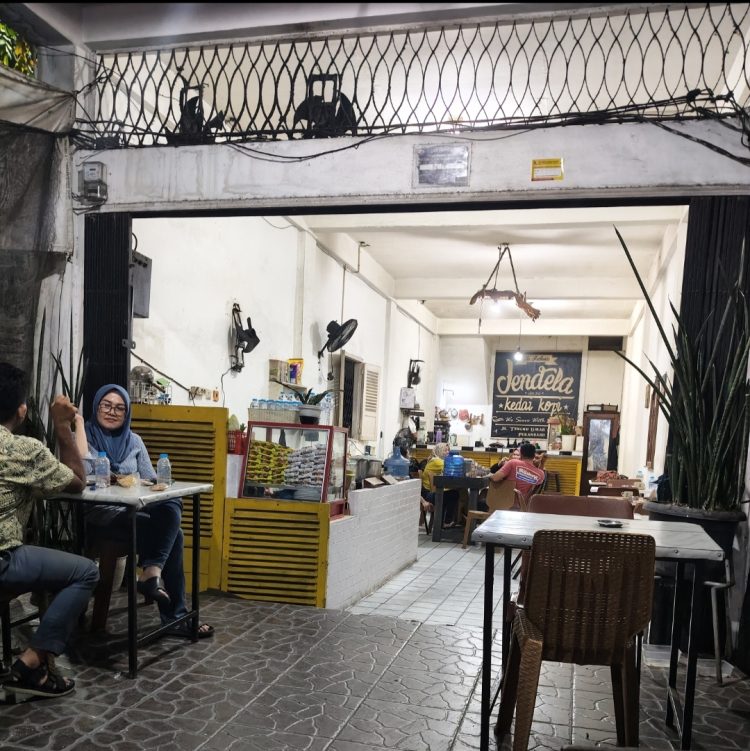 Jendela Kedai Kopi, Tempat Nongkrong Sederhana Bikin Betah Ber lama- lama 