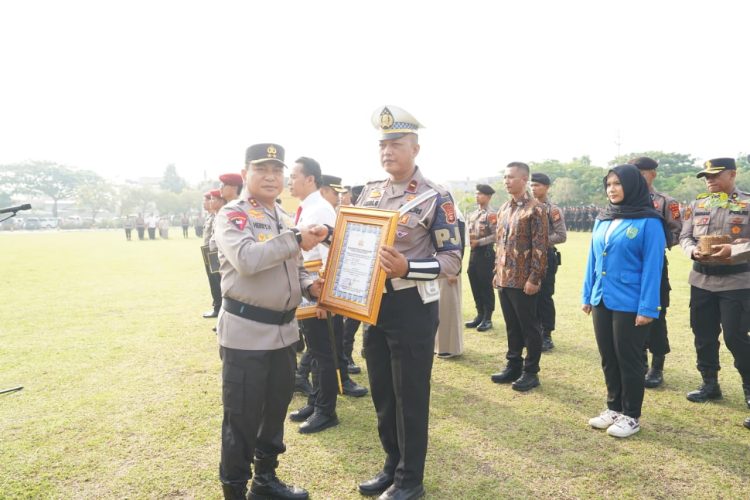 Polantas Penolong Buktikan Aksi Nyata: 4 Personel PJR Polda Riau di Ganjar Penghargaan, Selamatkan Nyawa di Tol Pekanbaru–Dumai
