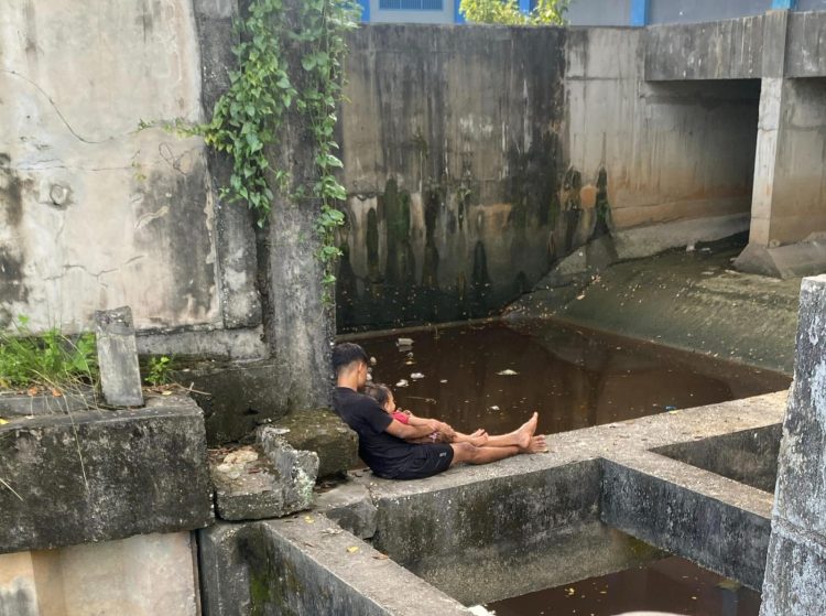 Anggota Ditlantas Polda Riau Gagalkan Aksi Bunuh Diri Pria Bawa Anak, Respons Cepat Selamatkan Nyawa