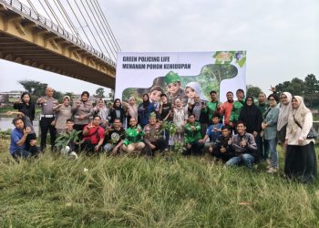 Tingkatkan Budaya Penghijauan Ditlantas Polda Riau Bersama Gerkatin Tanam Bibit Pohon di Tepian Sungai Siak