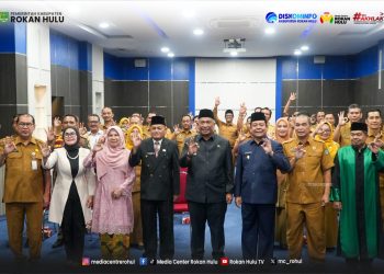 Bupati Anton Resmi Lantik Drs. H. Yusmar, M. Si Sebagai Pj Sekda Rokan Hulu