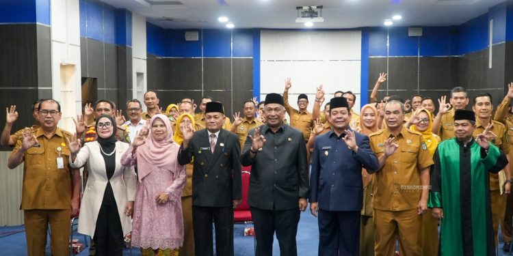 Bupati Anton Resmi Lantik Drs. H. Yusmar, M. Si Sebagai Pj Sekda Rokan Hulu