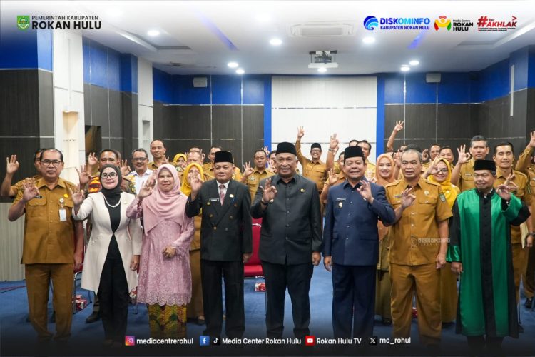 Bupati Anton Resmi Lantik Drs. H. Yusmar, M. Si Sebagai Pj Sekda Rokan Hulu