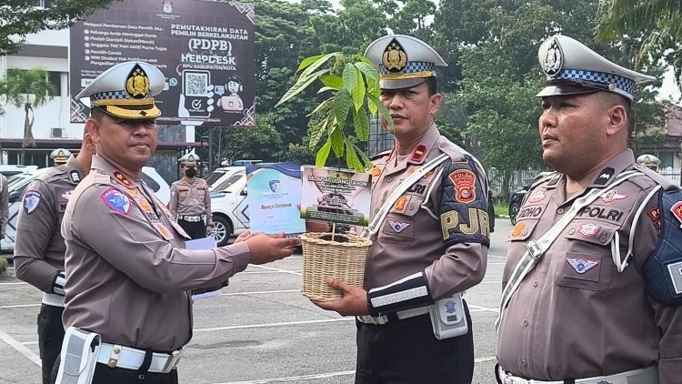 Apresiasi Heroik Personel PJR, Ditlantas Polda Riau Beri Reward dan Tanamkan Semangat Green Policing