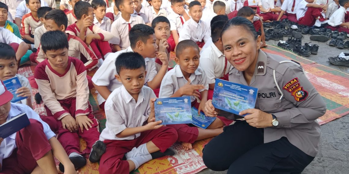 Tanamkan Disiplin dan Cinta Lingkungan Sejak Dini, Ditlantas Polda Riau Gencarkan Police Goes To School di SDN 171 Pekanbaru