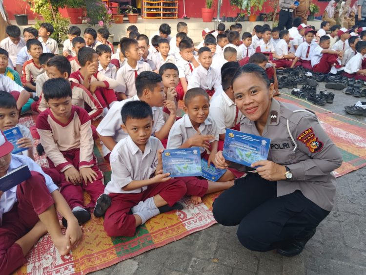 Tanamkan Disiplin dan Cinta Lingkungan Sejak Dini, Ditlantas Polda Riau Gencarkan Police Goes To School di SDN 171 Pekanbaru