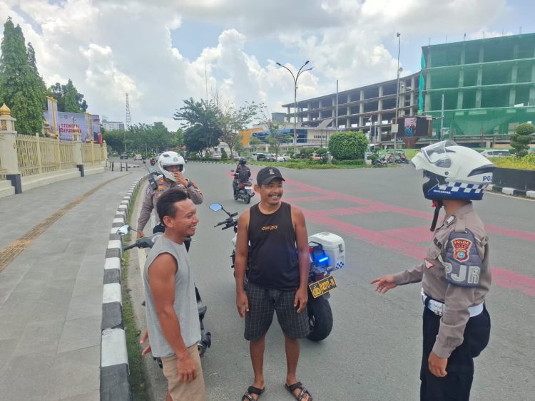 Patroli Beat Ditlantas Polda Riau, Hadir di Jam Rawan Demi Kelancaran Lalu Lintas Pekanbaru