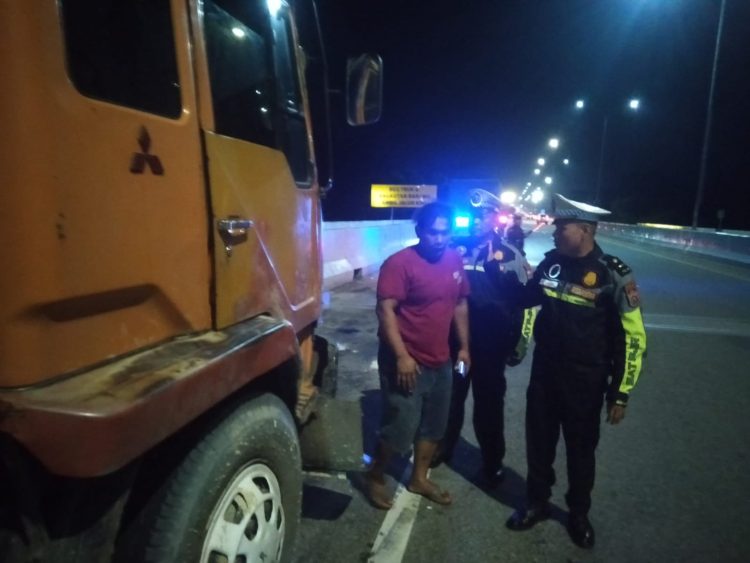 Patroli Malam Sat PJR Tol Permai: Tertibkan Kendaraan di Bahu Jalan, Jaga Keselamatan Pengguna Tol