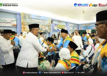 Penuh Haru, Bupati Anton Lepas 191 Jemaah Calon Haji Rohul di Embarkasi Batam