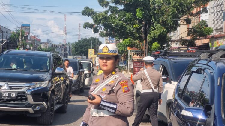 Ditlantas Polda Riau dan Satlantas Polresta Pekanbaru Lakukan Pengamanan di SPBU dan Titik Rawan Kepadatan