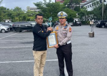 Dirlantas Polda Riau Pimpin Apel Pagi dan Berikan Penghargaan kepada Personel Berprestasi