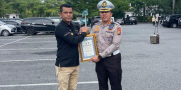 Dirlantas Polda Riau Pimpin Apel Pagi dan Berikan Penghargaan kepada Personel Berprestasi