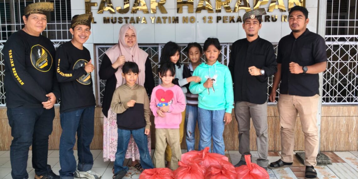 Berbagi di Hari Mulia, Yayasan Tanjak Bertuah Riau Hadirkan Senyum dan Harapan bagi Sesama