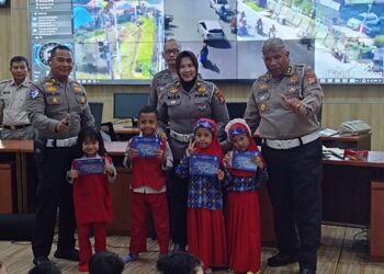 Ditlantas Polda Riau Tanamkan Budaya Tertib Berlalu Lintas dan Peduli Lingkungan Lewat Program POLSANAK dan Green Policing