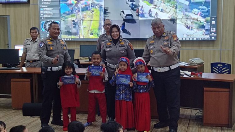 Ditlantas Polda Riau Tanamkan Budaya Tertib Berlalu Lintas dan Peduli Lingkungan Lewat Program POLSANAK dan Green Policing
