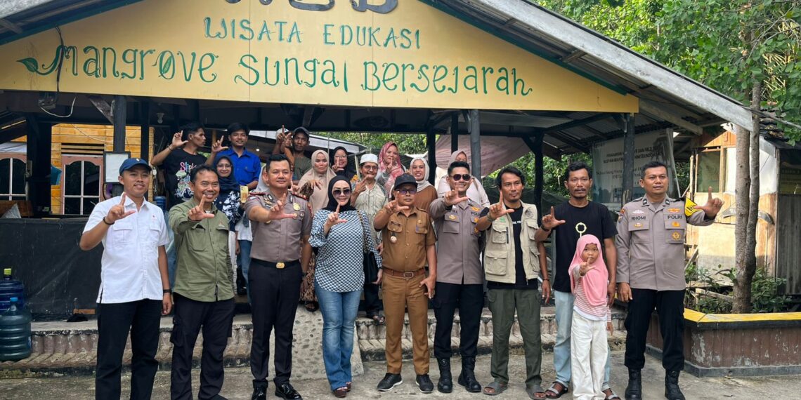 Iyeth Bustami Tinjau Ekowisata Mangrove Sungai Bersejarah di Sungai Apit, Kapolsek: Pelestarian Lingkungan Tanggung Jawab Bersama