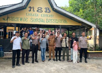 Iyeth Bustami Tinjau Ekowisata Mangrove Sungai Bersejarah di Sungai Apit, Kapolsek: Pelestarian Lingkungan Tanggung Jawab Bersama