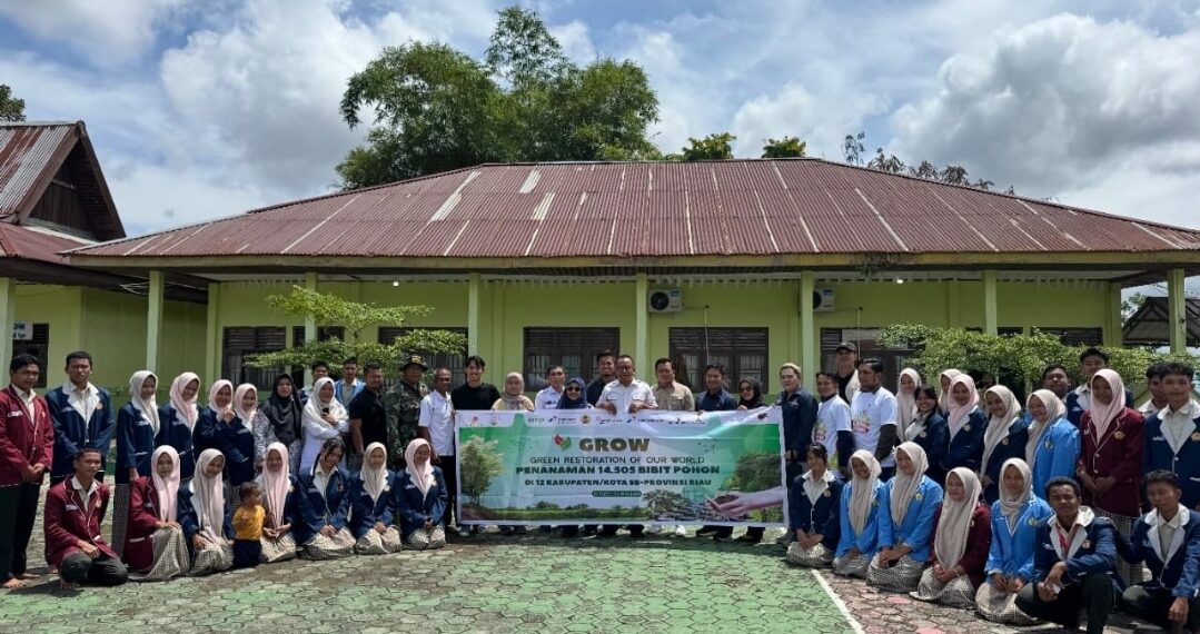 Sasar Dunia Pendidikan, Program GROW 2026 Hijaukan Pelalawan dengan Ratusan Pohon Produktif